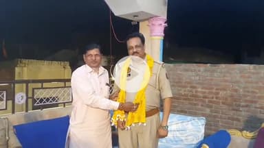 रामपुर: पुराना गंज हरिहर मंदिर में पुजारी ने सम्मानित लोगों और थाना प्रभारी को सोभा यात्रा में सहयोग पर किया सम्मानित