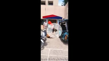 परिहार: सुतिहारा में ई-रिक्शा से 17 लीटर शराब बरामद, दो गिरफ्तार