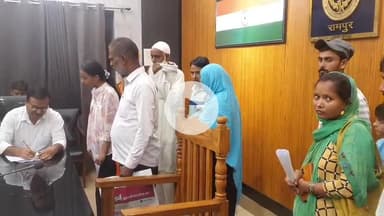 रामपुर: जिलाधिकारी सभागार में ADM ने 50 से अधिक लोगों की सुनी शिकायतें, संबंधित अधिकारियों को निस्तारण के दिए निर्देश