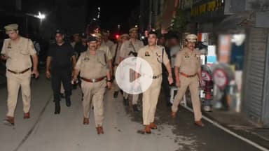 रामपुर: एसपी विद्यासागर मिश्रा ने बिलासपुर थाने के भीड़भाड़ वाले क्षेत्र में फ्लैग मार्च कर शांति व्यवस्था बनाए रखने की अपील की