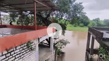 कर्वी: शंकर बाजार में नदी किनारे स्थित है शिव जी का प्राचीन मंदिर, रोज पूजा-पाठ से दूर होते हैं हर कष्ट