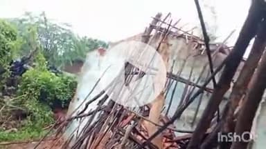 बांसवाड़ा: नयापाड़ा में बरसात के दौरान एक बेवा का कच्चा मकान गिरा