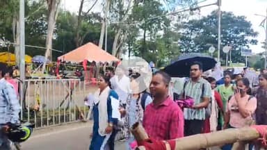 कांके: झारखंड विधानसभा के कूटे मैदान में जेटेट परीक्षा कराने के लिए अभ्यर्थियों का धरना