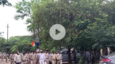 खंडवा नगर: जनसुनवाई में कोटवारों का हंगामा, बोले- गुलामी की बेड़ियाँ बंद करो