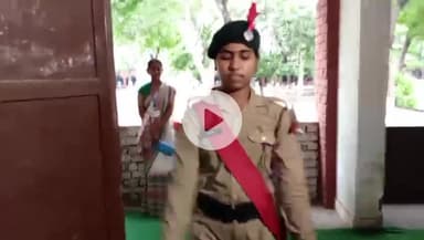 बहीन: जिला स्तरीय युवा संसद कार्यक्रम में विपक्ष व सत्तापक्ष के नेताओं की भूमिका निभाती हुई छात्राएं