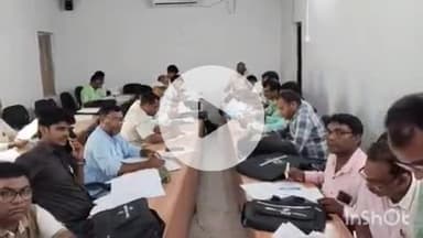 नावकोठी: नावकोठी के विमर्श कक्ष में प्रखंड के सभी बीएलओ की बैठक, दावा आपत्ति निष्पादित करने का निर्देश