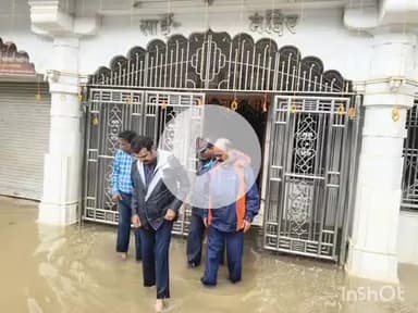 जगदलपुर: महापौर संजय पांडे और नगर निगम की टीम ने धरमपुरा सहित शहर के अन्य हिस्सों में जलभराव का लिया जायजा