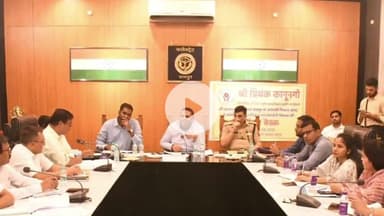 रामपुर: मंगलवार को कलेक्ट्रेट सभागार में राष्ट्रीय मानवाधिकार आयोग के सदस्य प्रियांक कानूनगो ने अधिकारियों के साथ बैठक की