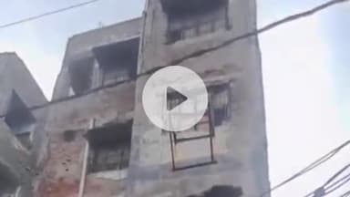 मथुरा: वृंदावन के काशीराम कॉलोनी के जर्जर हालात को लेकर स्थानीयवासियों ने डीएम से लगाई फरियाद