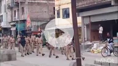 हिंगणघाट: गणेश उत्सवाच्या पाश्वभूमीवर शहरात पोलिसांचा रुट मार्च:शांतात राखण्याचे नागरीकांना आव्हान