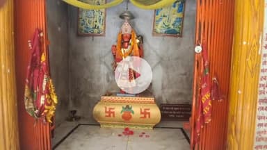 कन्नौज: कन्नौज शहर के हनुमान मंदिरों में सुबह से ही पूजा-अर्चना के लिए भक्तों की भीड़ पहुंची