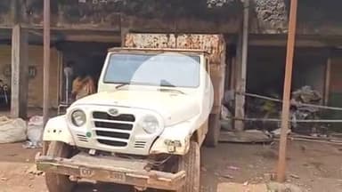 तिल्दा: नेवरा में नगर पालिका द्वारा निर्मित बारात घर की स्थिति जर्जर, जोर-शोर से चल रहा कबाड़ का व्यवसाय