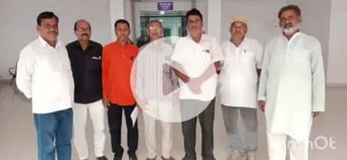 गढ़वा: गढ़वा जिले के किसानों ने यूरिया खाद उपलब्ध कराने के लिए उपायुक्त को सौंपा मांग पत्र