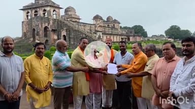 धार: भोजशाला में मां सरस्वती जन्मोत्सव निर्विघ्न सम्पन्न कराने की मांग को लेकर मांडव में दिया ज्ञापन