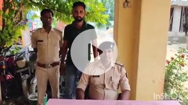 बरौली: बरौली दुर्गा मंदिर के पास से पुलिस ने चोरी की बाइक और 19 लीटर शराब के साथ एक युवक को किया गिरफ्तार