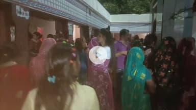 जनता बाजार बाबा ढोढ नाथ मंदिर परिसर में तीज पर्व बडे हर्षोल्लास एवं आस्था के साथ मनाया गया श्रद्धालुओं की मंदिर परिसर में उमड़ी भीड़