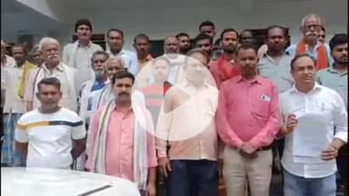 सिराथू: धार्मिक तालाब में पट्टा किए जाने से नाराज ग्रामीणों ने दूसरे दिन भी सिराथू तहसील जाकर एसडीएम को ज्ञापन दिया