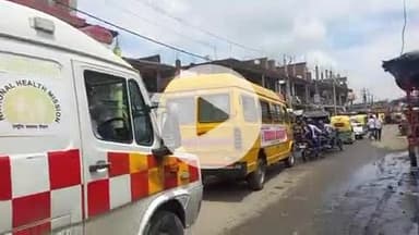 शिवसागर: शिवसागर मुख्य बाजार में अवैध पार्किंग के कारण लगा जाम, एम्बुलेंस भी फंसी