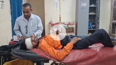 चूरू: बिसाऊ रेलवे स्टेशन पर चलती ट्रेन से गिरा अज्ञात युवक, चूरू अस्पताल में घायल का इलाज जारी