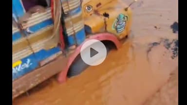 किस्को: हिंडालको कंपनी की लापरवाही के कारण पठारी क्षेत्र की जर्जर सड़कें बनीं तालाब, वाहन फंसने से लोग परेशान #jansamasya