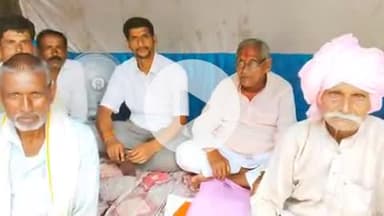 टीकमगढ़: किले के मैदान में समाजसेवी पस्तोर भूख हड़ताल पर बैठे, 7 घंटे बाद जूस पिलाकर अनशन समाप्त कराया गया