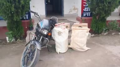 उचकागांव: मीरगंज के तरउचक में पुलिस ने बाइक से 108 लीटर देशी शराब बरामद की