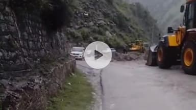 टापरी: किन्नौर के पागल नाला समीप सड़क मार्ग बहाल, वाहनों की आवाजाही शुरू हुई