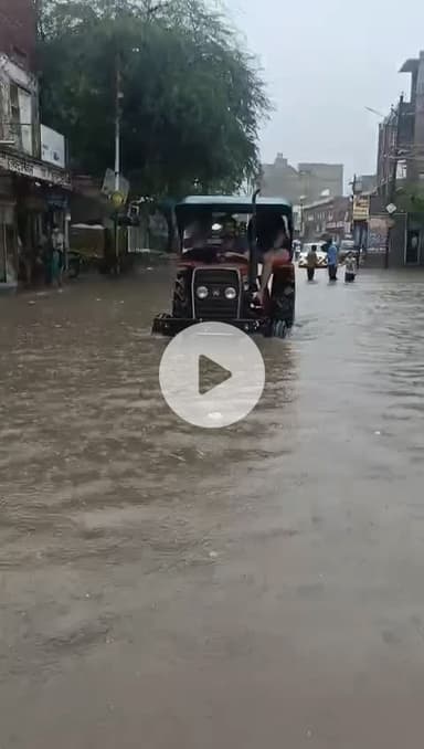 नागौर में बाढ़ जैसे हालात, #tractor से जायजा लेने निकले कांग्रेस कार्यकारी अध्यक्ष हनुमानबाँगड़ा