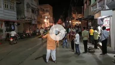 खंडवा नगर: खंडवा में गणेश उत्सव की धूम: बॉम्बे बाजार से ढोल-नगाड़ों के साथ बप्पा सरकार गणेश मंडल ने निकाली शोभायात्रा