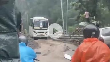 डुंडा: धरासू के पास बंद गंगोत्री हाईवे यातायात के लिए हुआ सुचारू