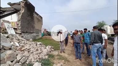 बनेड़ा: भीलवाड़ा: रायला में बारिश के चलते राजकीय प्राथमिक विद्यालय में सील किया गया कमरा हुआ धराशायी, मची अफरा-तफरी