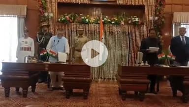 कांके: राजभवन में राज्यपाल ने सेवानिवृत्त न्यायाधीश नवनीत कुमार को विद्युत नियामक आयोग के अध्यक्ष पद की दिलाई शपथ