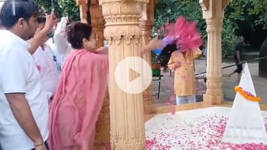 भिवानी: भिवानी में राज्यसभा सांसद किरण चौधरी ने चौधरी बंसीलाल की 99वीं जयंती पर पुष्पांजलि अर्पित की