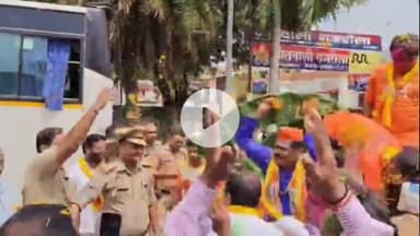 धनौरा: गजरौला शहर में भगवान श्री गणेश की शोभायात्रा निकाली गई, थाना प्रभारी व पुलिस कर्मियों ने किया जोरदार स्वागत