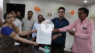 रामपुर: बुधवार को विकास भवन सभागार में सीडीओ ने 28 चयनित मुख्य सेविकाओं को नियुक्ति पत्र बांटे