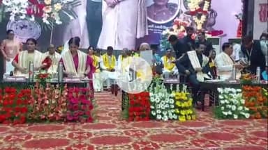 झांसी: बुंदेलखंड विश्वविद्यालय के तीसवें दीक्षांत समारोह में 34 कुलाधिपति पदक और 45 विन्यासीकृत पदक किए गए प्रदान