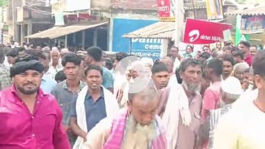 धुरकी: बीडीओ की मौजूदगी में हुआ यूरिया खाद का वितरण