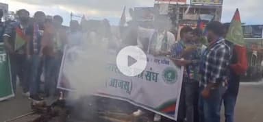 ओरमांझी: अल्बर्ट एक्का चौक पर आजसू कार्यकर्ताओं ने झारखंड विश्वविद्यालय विधेयक 2025 का किया विरोध