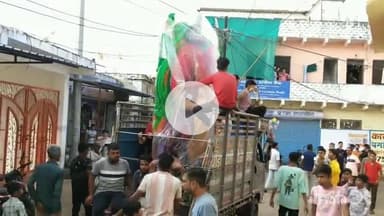 मालथोन: मालथौन में धूमधाम से लाइ गई भगवान गणेश की भव्य प्रतिमा