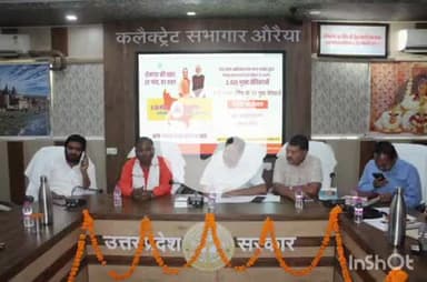 औरैया: सीएम के सजीव प्रसारण के बाद भर्ती प्रक्रिया में चयनित 17 मुख्य सेविकाओं और 13 फार्मासिस्टों को भाजपा जिलाध्यक्ष ने सम्मानित किया