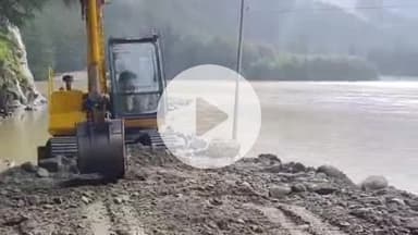 भटवाड़ी: हर्षिल में झील में डूबे गंगोत्री हाईवे पर आवाजाही सुचारू करने के लिए बीआरओ ने प्रयास शुरू कर दिए