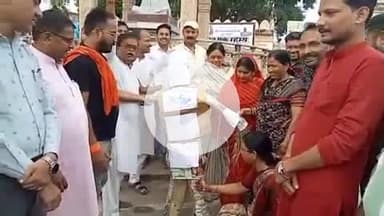 टीकमगढ़: महिलाओं पर दिए गए बयान के विरोध में BJP महिला मोर्चा ने गांधी चौराहे पर फूंका जीतू पटवारी का पुतला