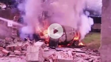 रामपुर: चादर वाला बाग मोहल्ला से जलती कार का वीडियो सोशल मीडिया पर हुआ वायरल, कार में जिंदा जल गया एक युवक