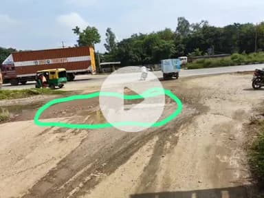 चौपारण: चौपारण मुख्य सड़क से बेहरा आश्रम अस्पताल जाने वाला मार्ग बदहाल, ग्रामीणों की बढ़ी चिंता