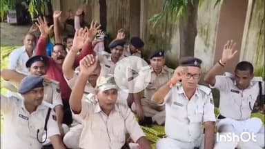 सासाराम: सासाराम कलेक्ट्रेट गेट के बगल में बिहार रक्षा वाहिनी स्वयंसेवक संघ ने किया धरना प्रदर्शन