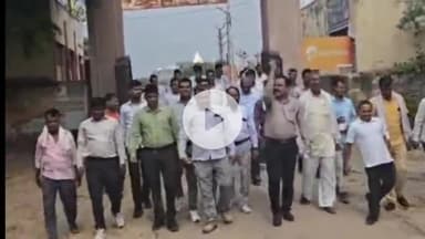 सरदारशहर: शिक्षकों का BLO कार्य से मुक्त करने के मामले में राजगढ़ SDM के नोटिस के विरोध में शिक्षकों ने किया प्रदर्शन