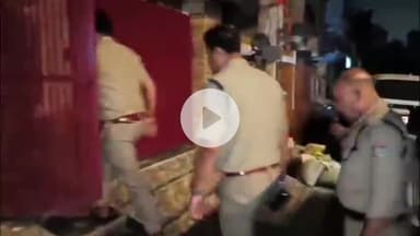 देहरादून: प्रेमनगर थाना पुलिस ने क्षेत्र में स्थित 12 हॉस्टल और पीजी पर मारा छापा, मची अफरा-तफरी