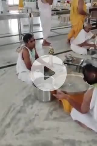 टीकमगढ़: टीकमगढ़ में दशलक्षण पर्व की तैयारी पूरी, महावीर जिनालय में प्रतिमाओं का परिमार्जन