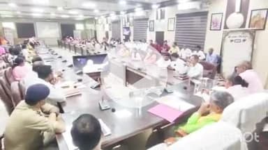 संभल: कलेक्ट्रेट सभागार में मुख्य सेविकाओं और फार्मासिस्टों को लखनऊ में वितरित किए गए नियुक्ति पत्र का संजीव प्रसारण देखा गया