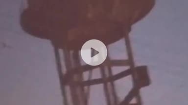 मथुरा: वृंदावन में जर्जर टंकी धराशायी हुई, देखें वीडियो